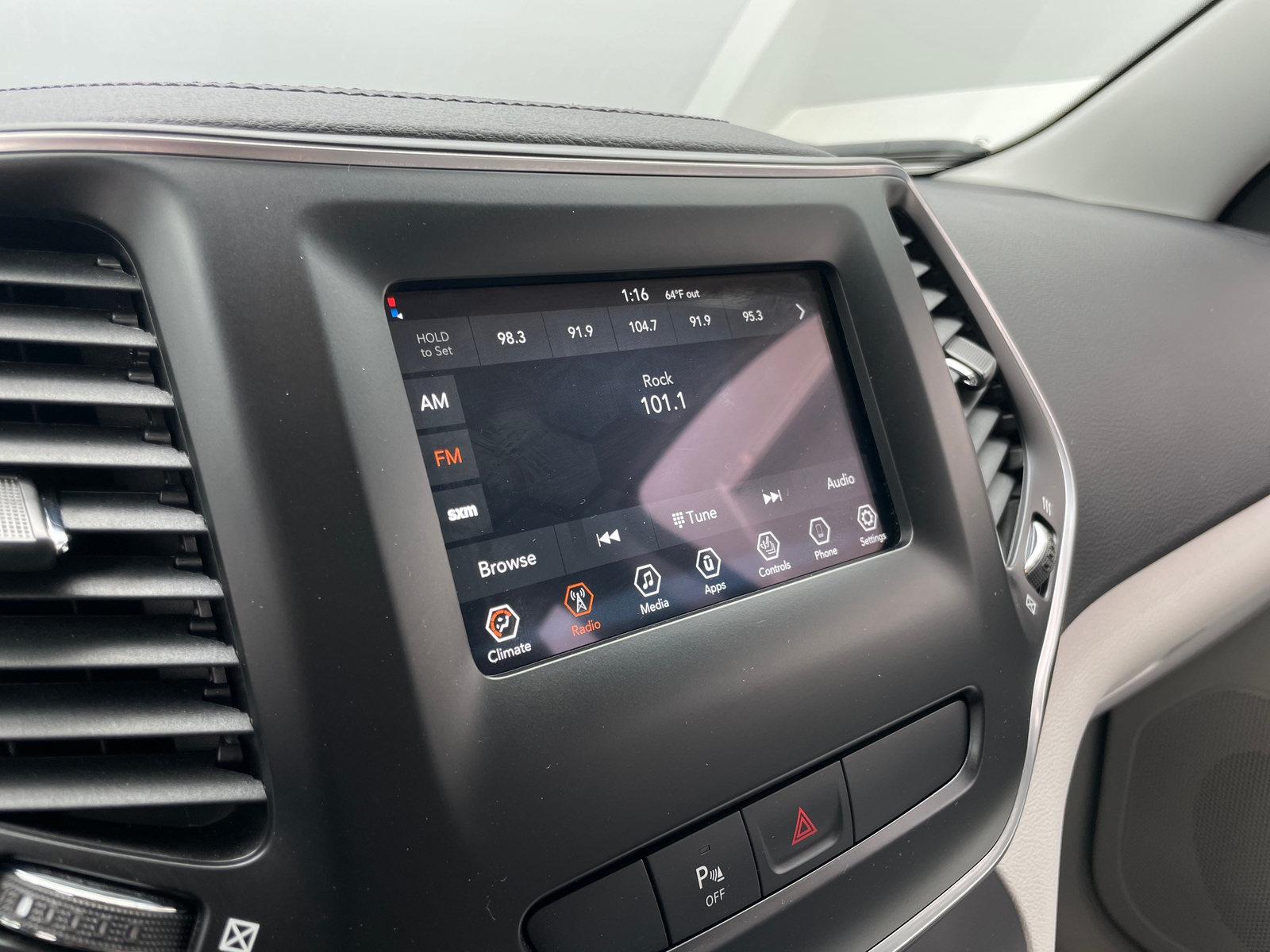 Thumbnail: 2020 Jeep Cherokee - 4