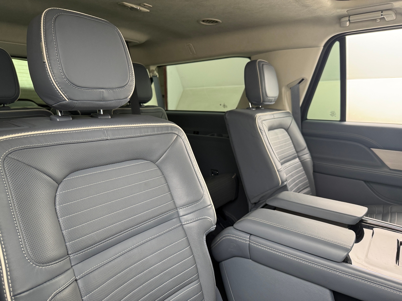 Thumbnail: 2022 Lincoln Navigator L - 5