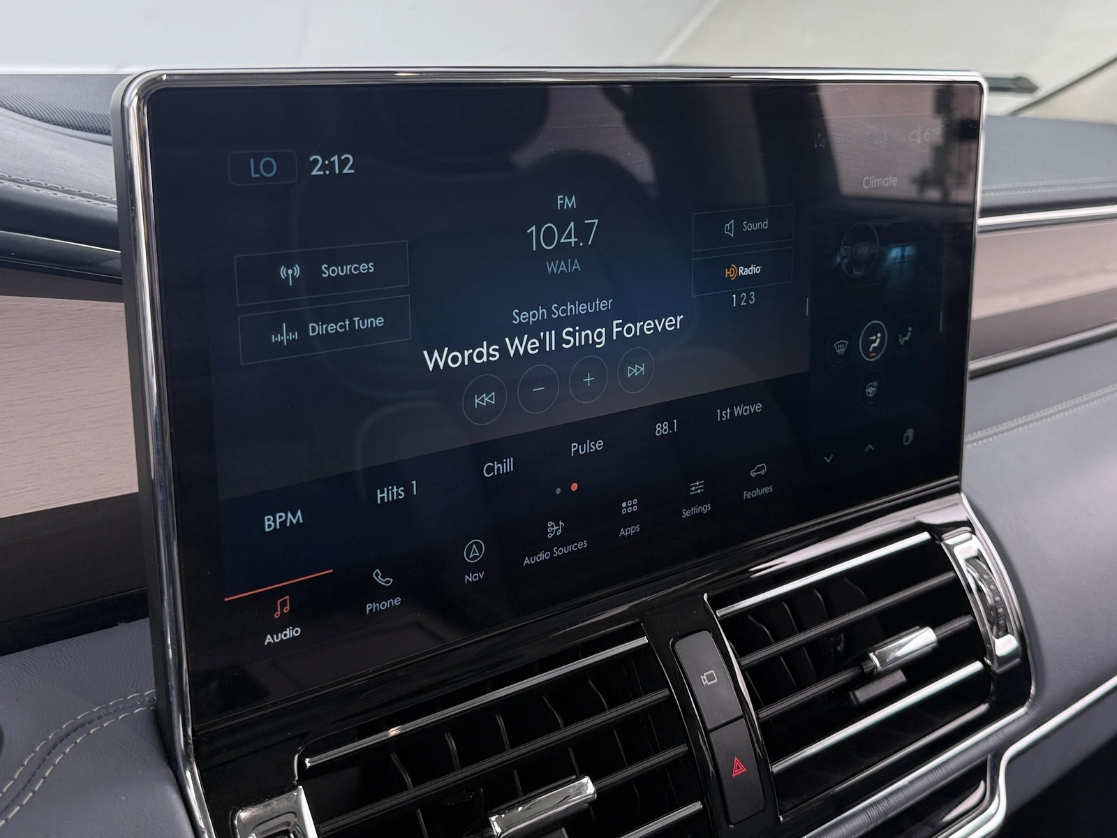 Thumbnail: 2022 Lincoln Navigator L - 3