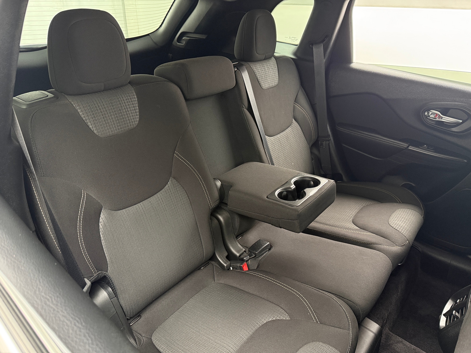 Thumbnail: 2017 Jeep Cherokee - 6