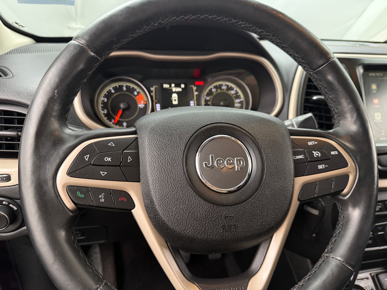 Thumbnail: 2017 Jeep Cherokee - 5