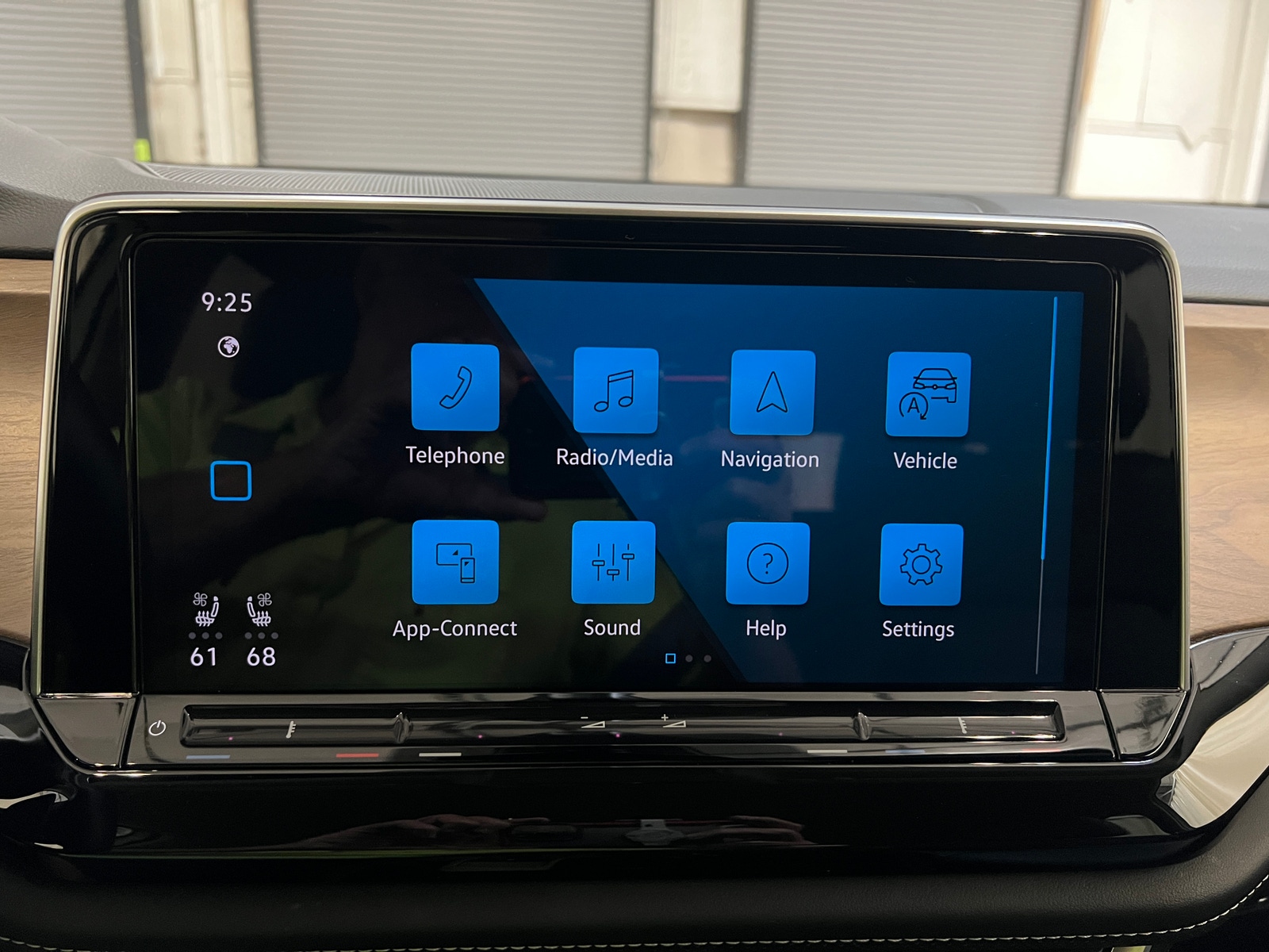 Thumbnail: 2025 Volkswagen Atlas - 3