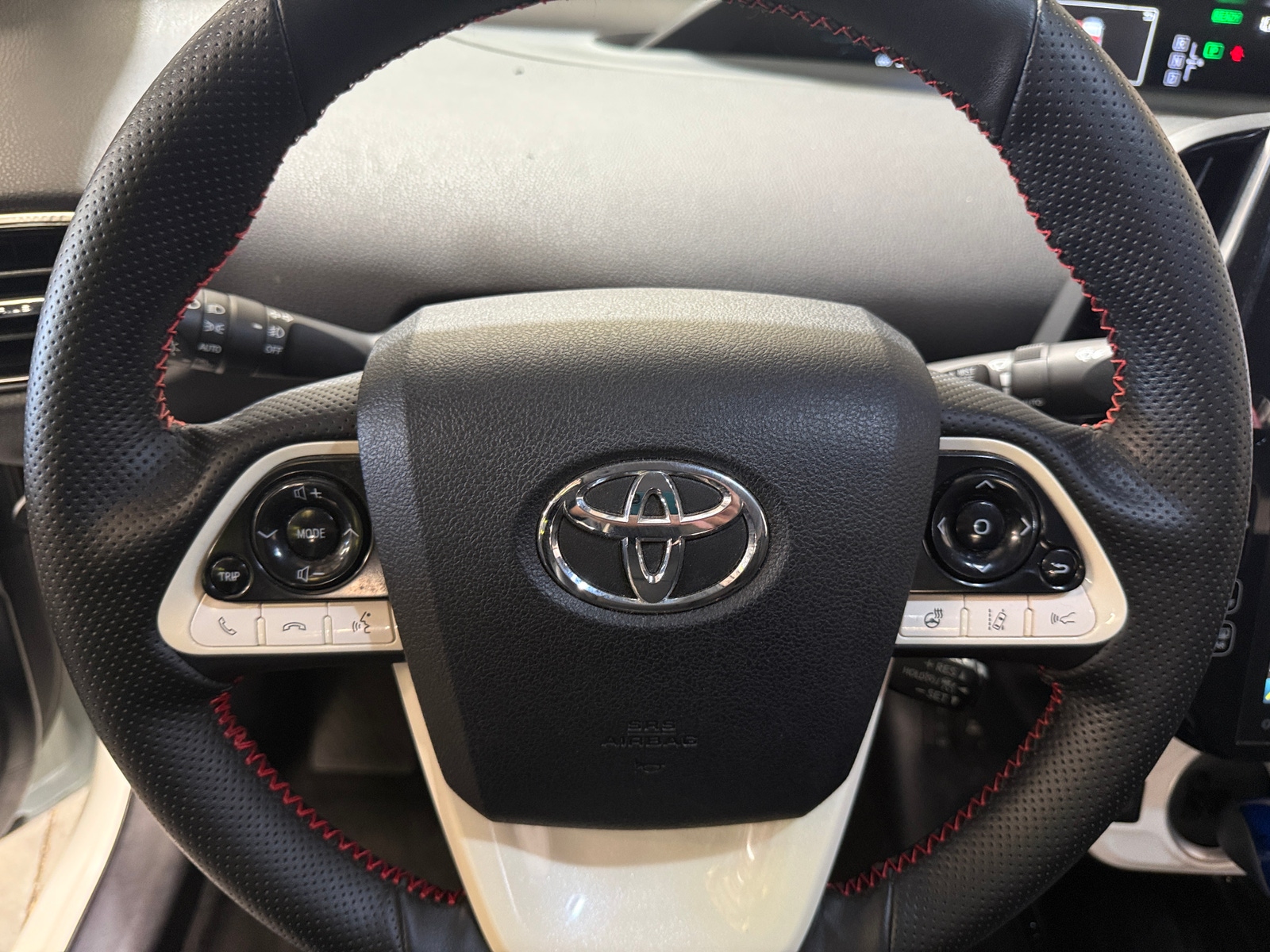 Thumbnail: 2017 Toyota Prius Prime - 4