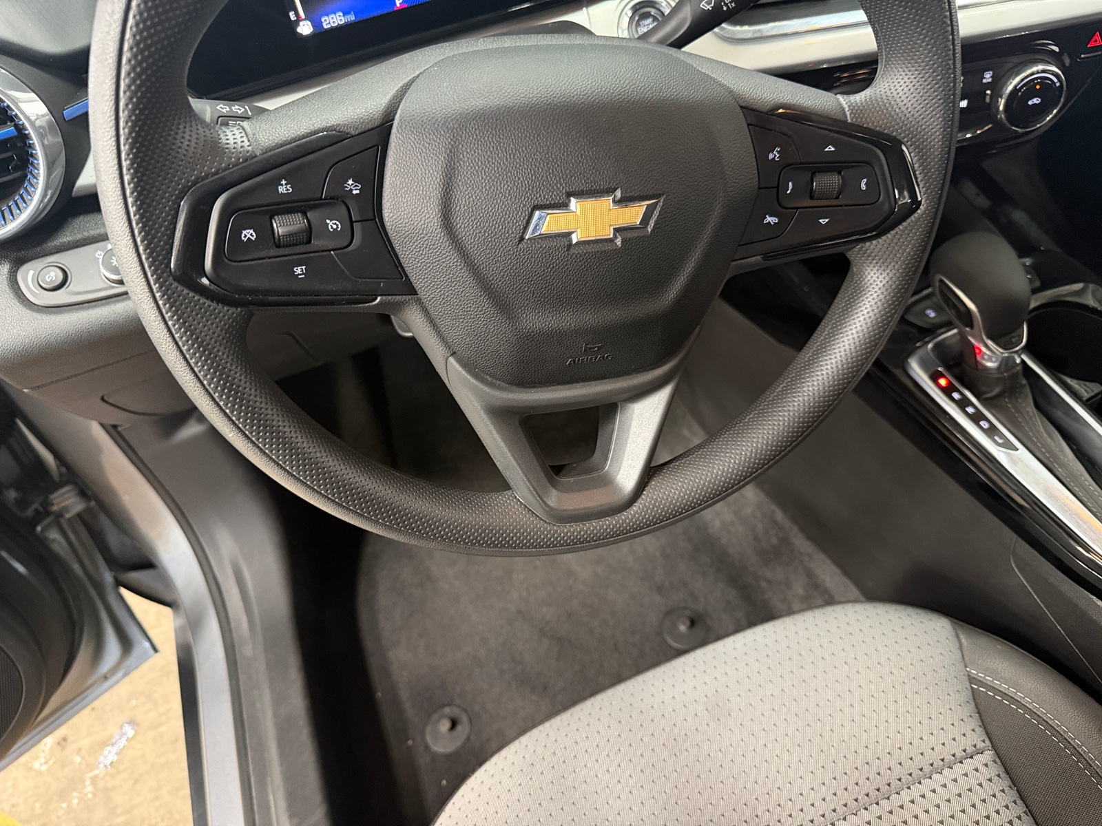 Thumbnail: 2025 Chevrolet Trax - 5