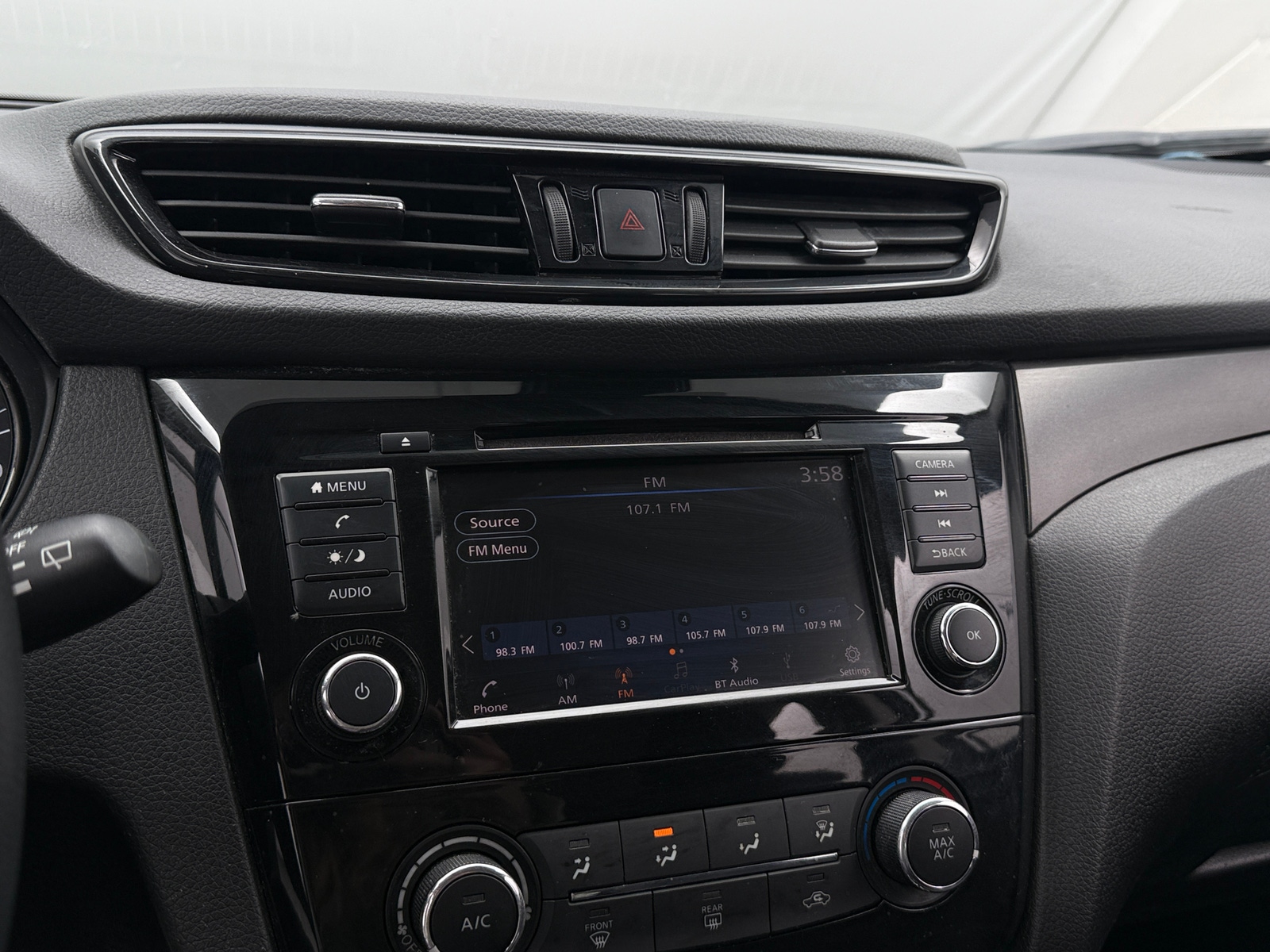 Thumbnail: 2021 Nissan Rogue Sport - 4