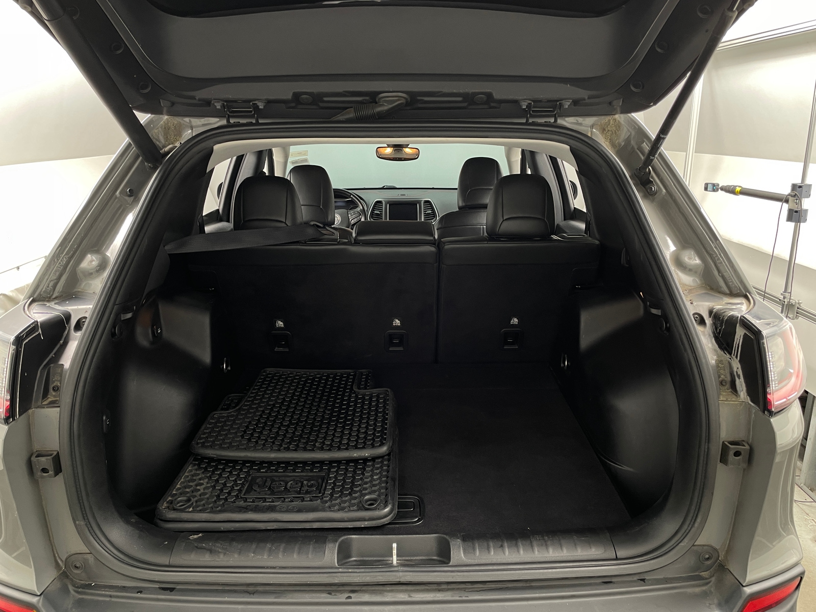Thumbnail: 2019 Jeep Cherokee - 6