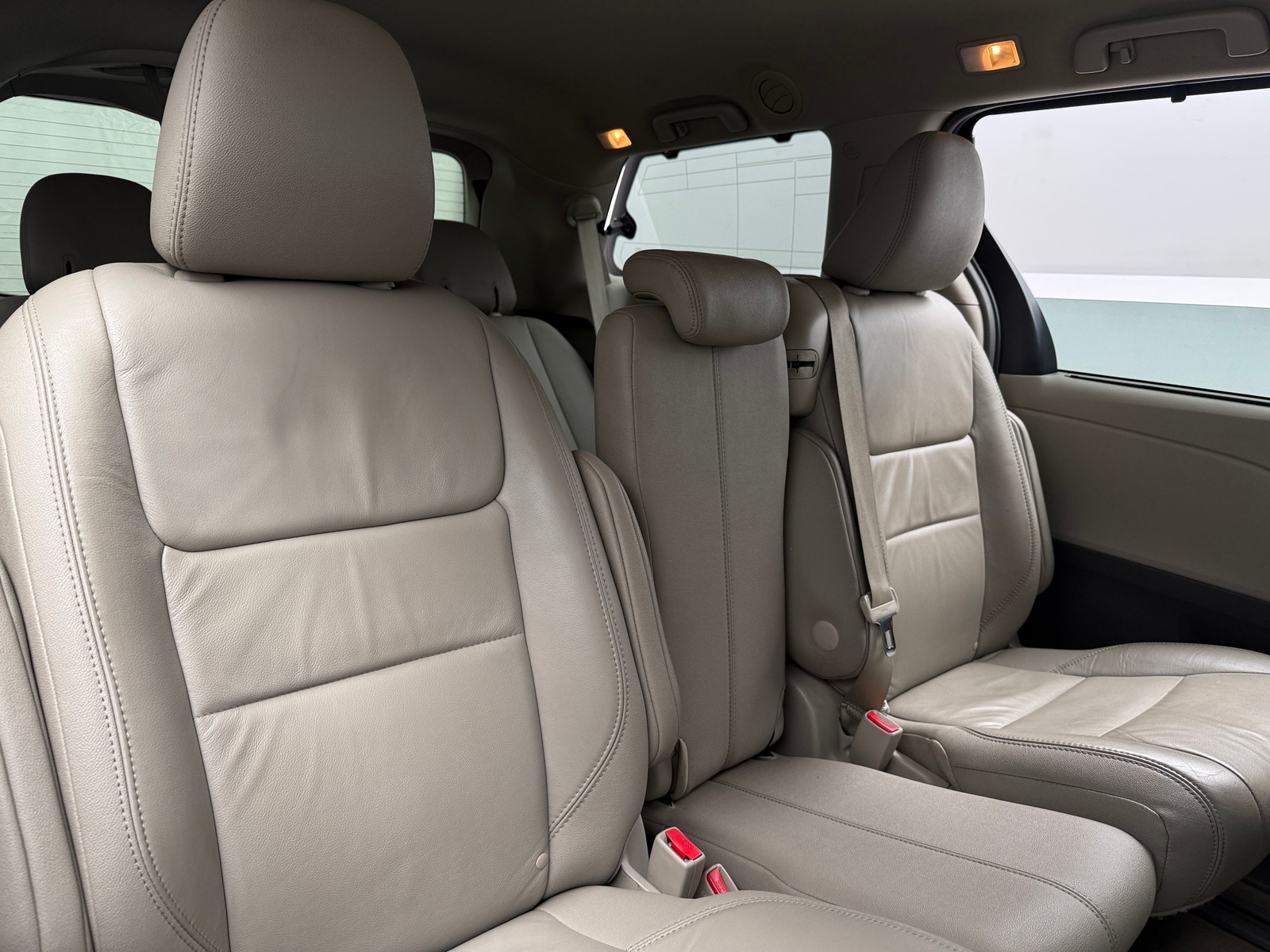 Thumbnail: 2017 Toyota Sienna - 5