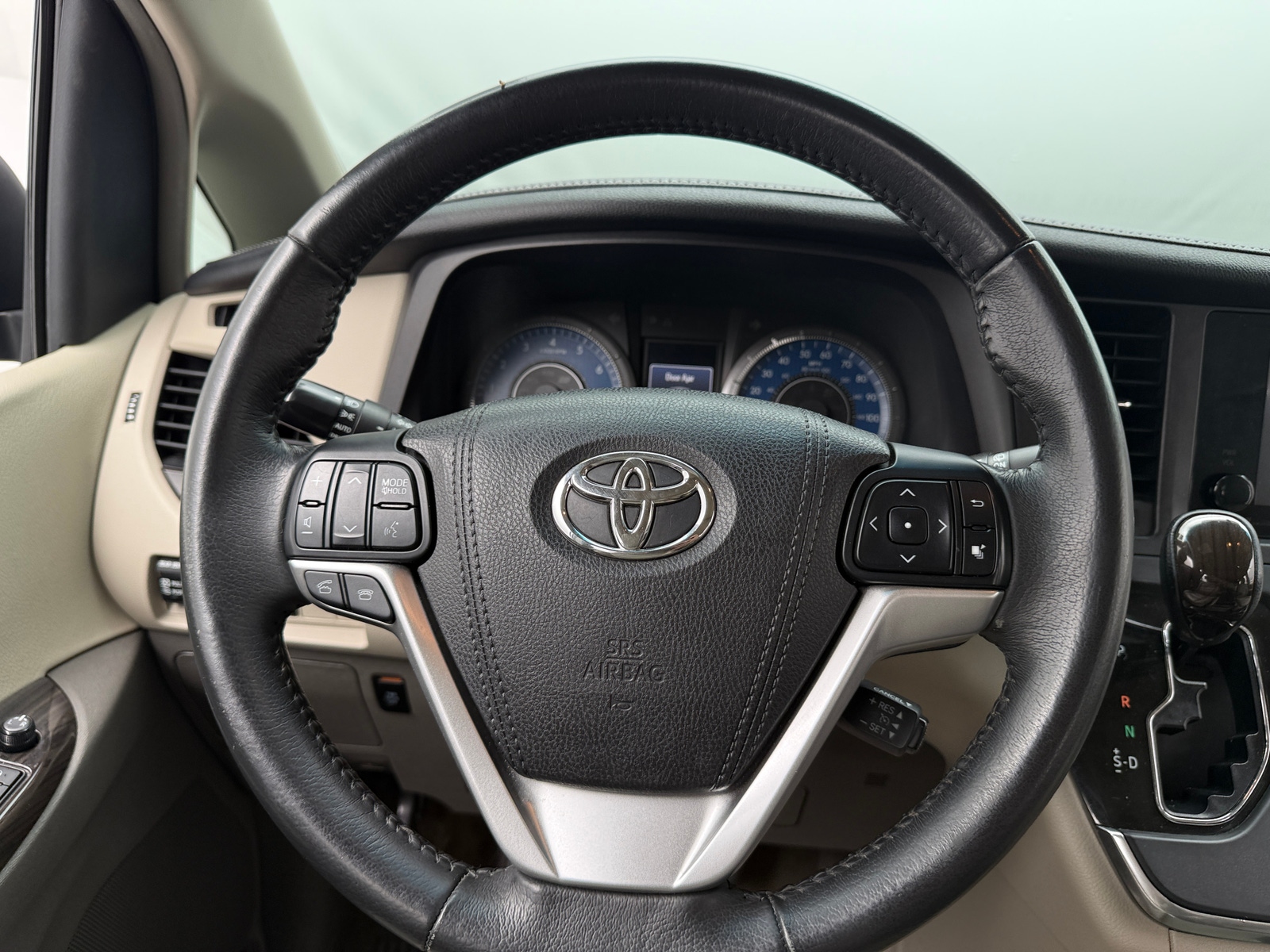 Thumbnail: 2017 Toyota Sienna - 4