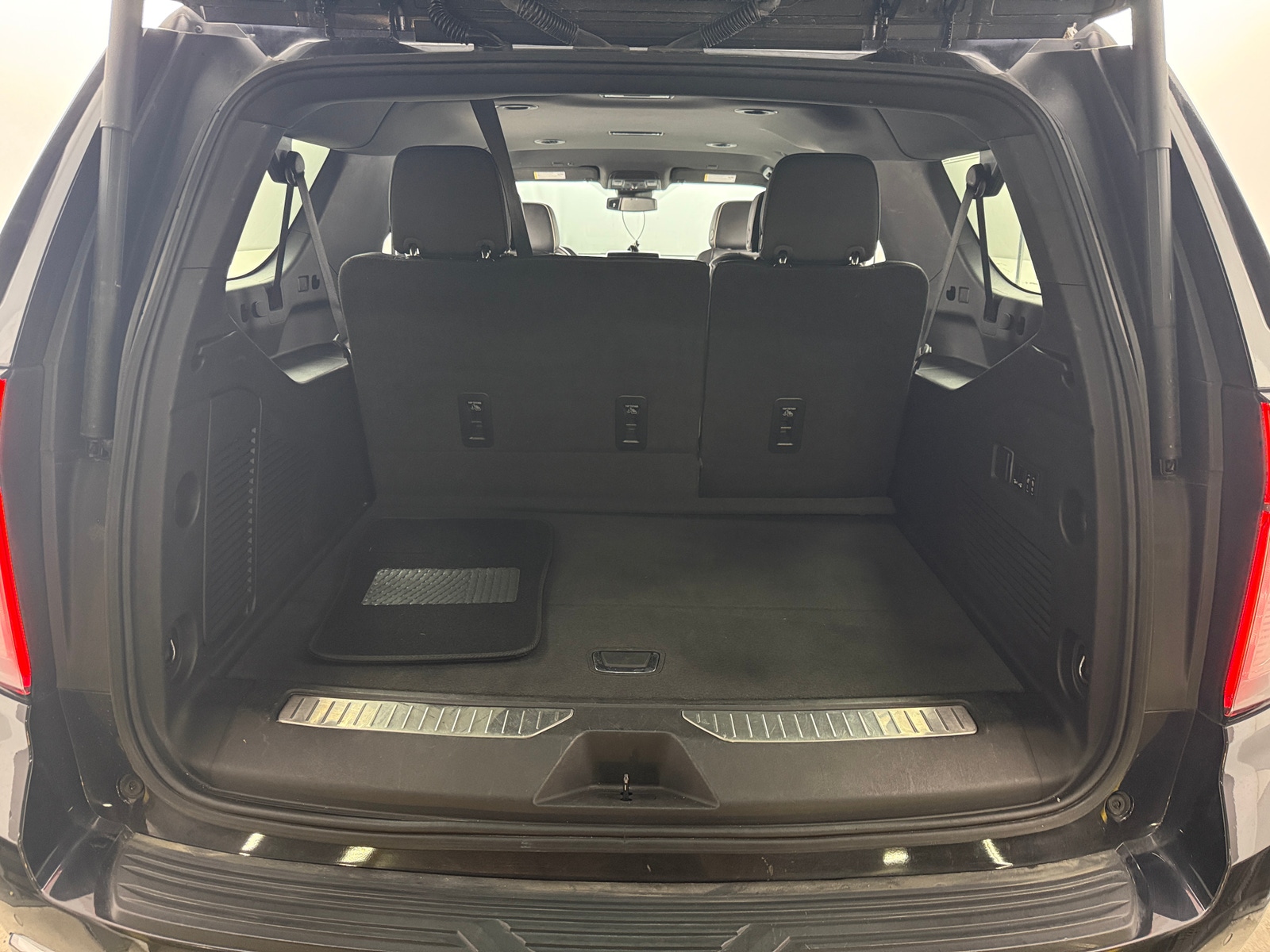 Thumbnail: 2023 Chevrolet Suburban - 6