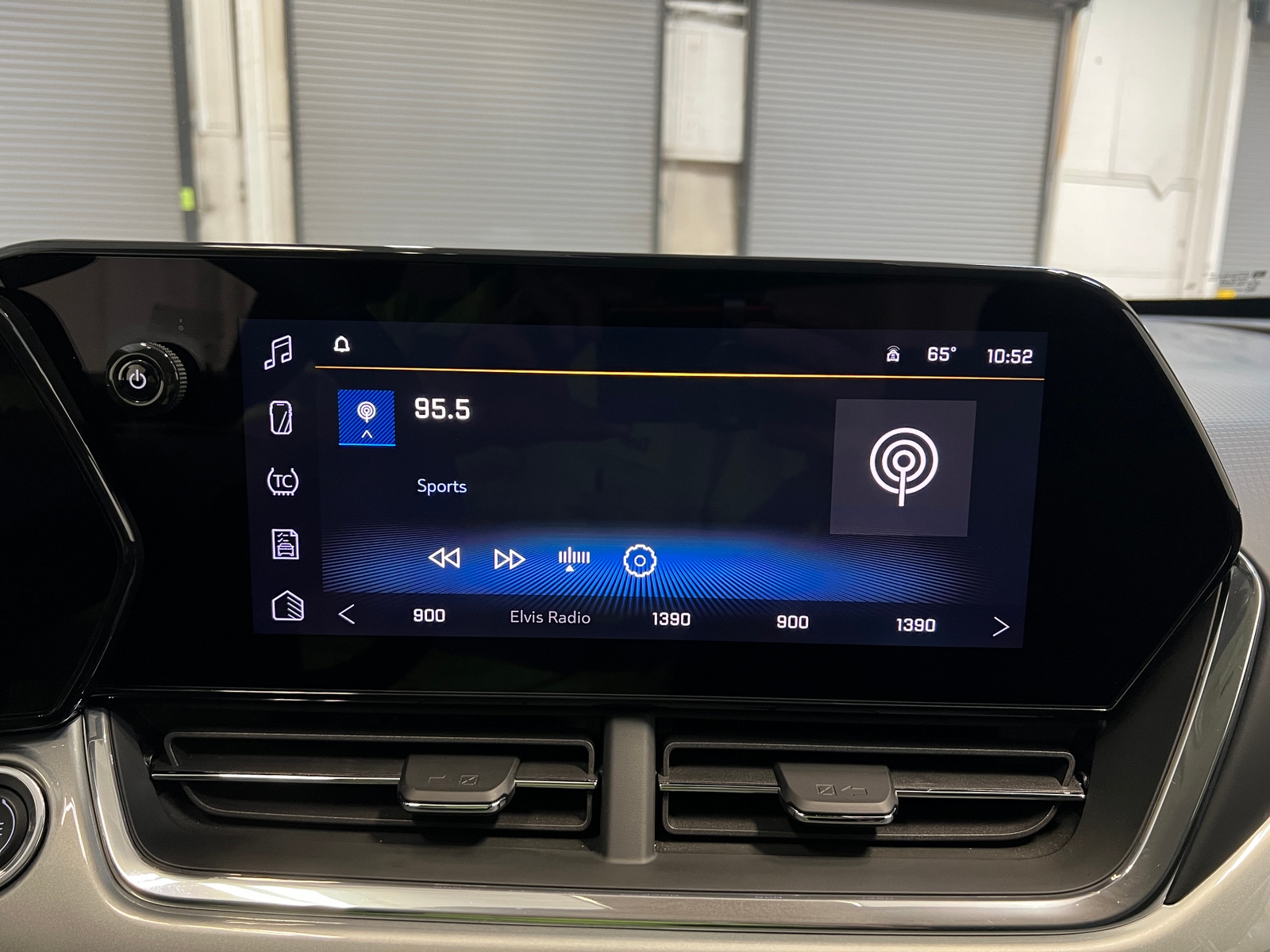 Thumbnail: 2025 Chevrolet Trax - 4