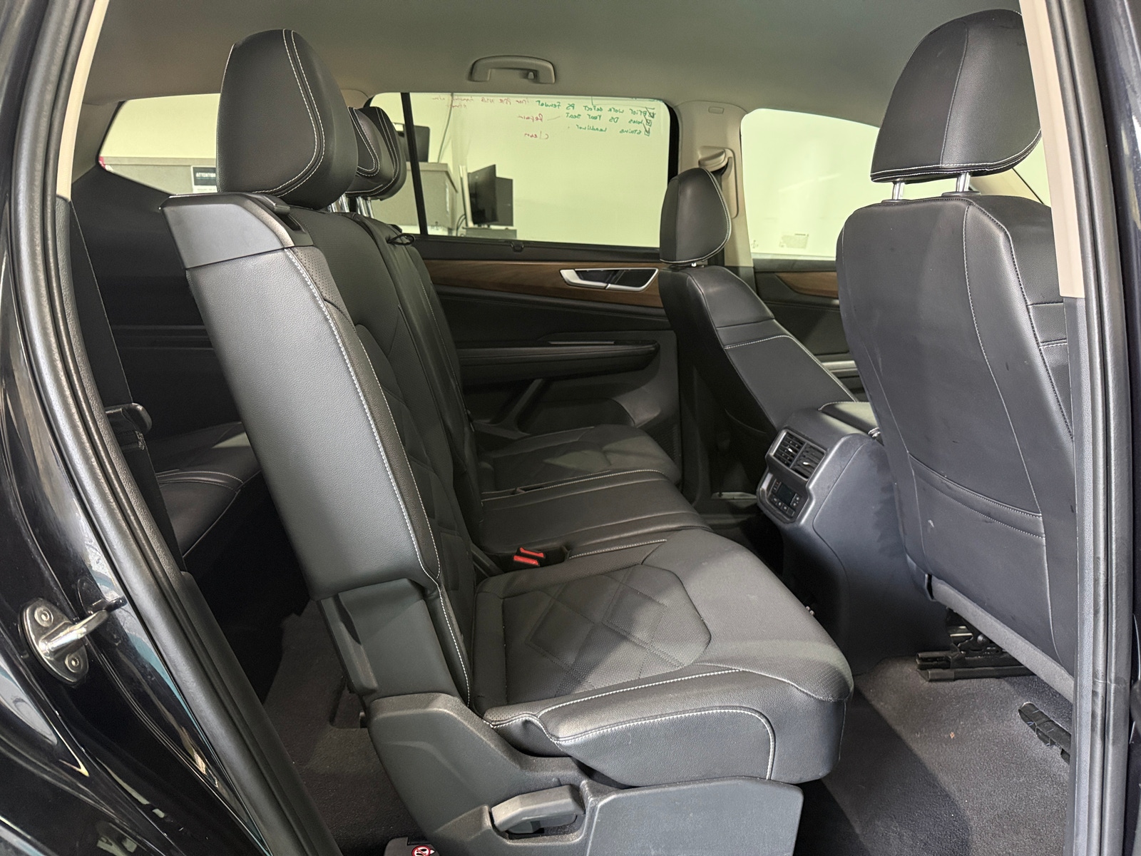 Thumbnail: 2025 Volkswagen Atlas - 5