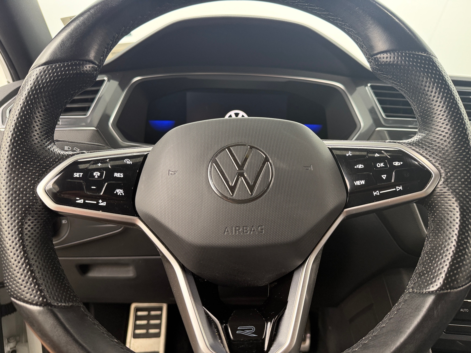 Thumbnail: 2023 Volkswagen Tiguan - 4