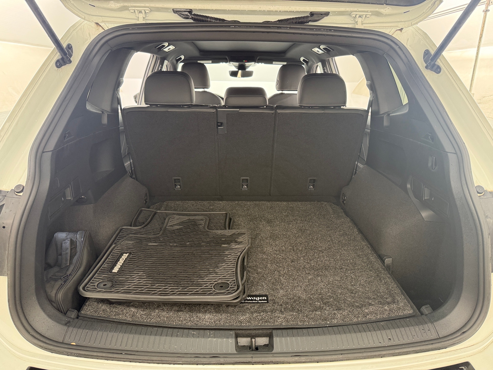 Thumbnail: 2023 Volkswagen Tiguan - 6