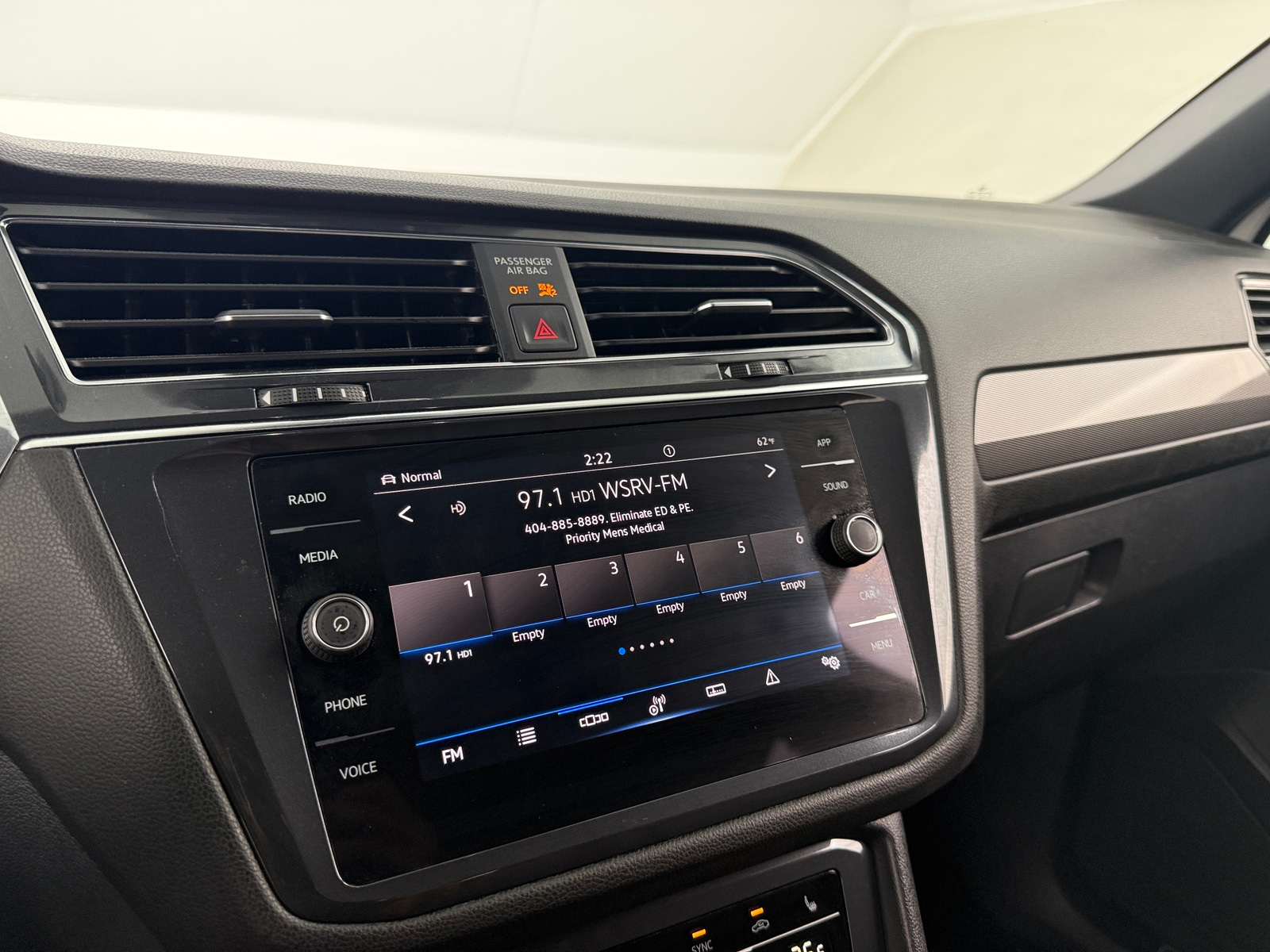 Thumbnail: 2023 Volkswagen Tiguan - 3