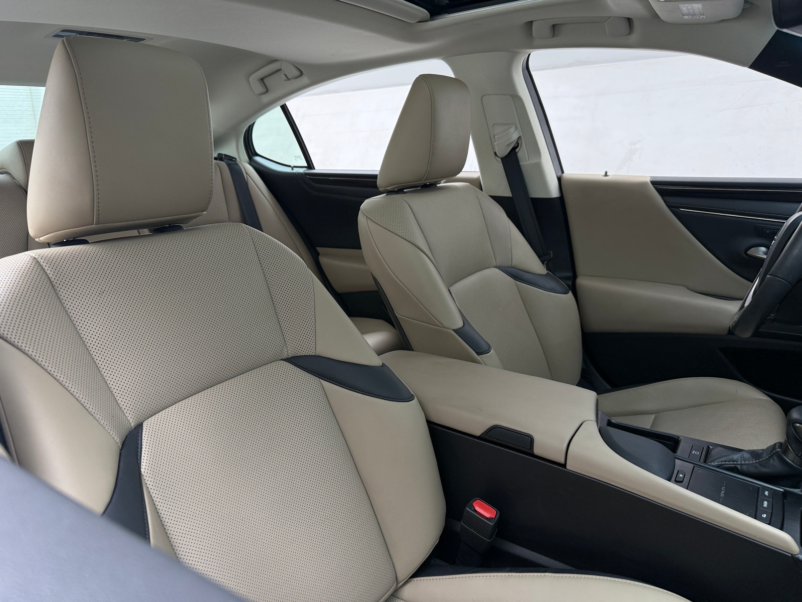 Thumbnail: 2019 Lexus ES - 2