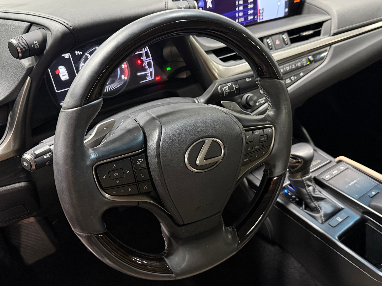 Thumbnail: 2019 Lexus ES - 5