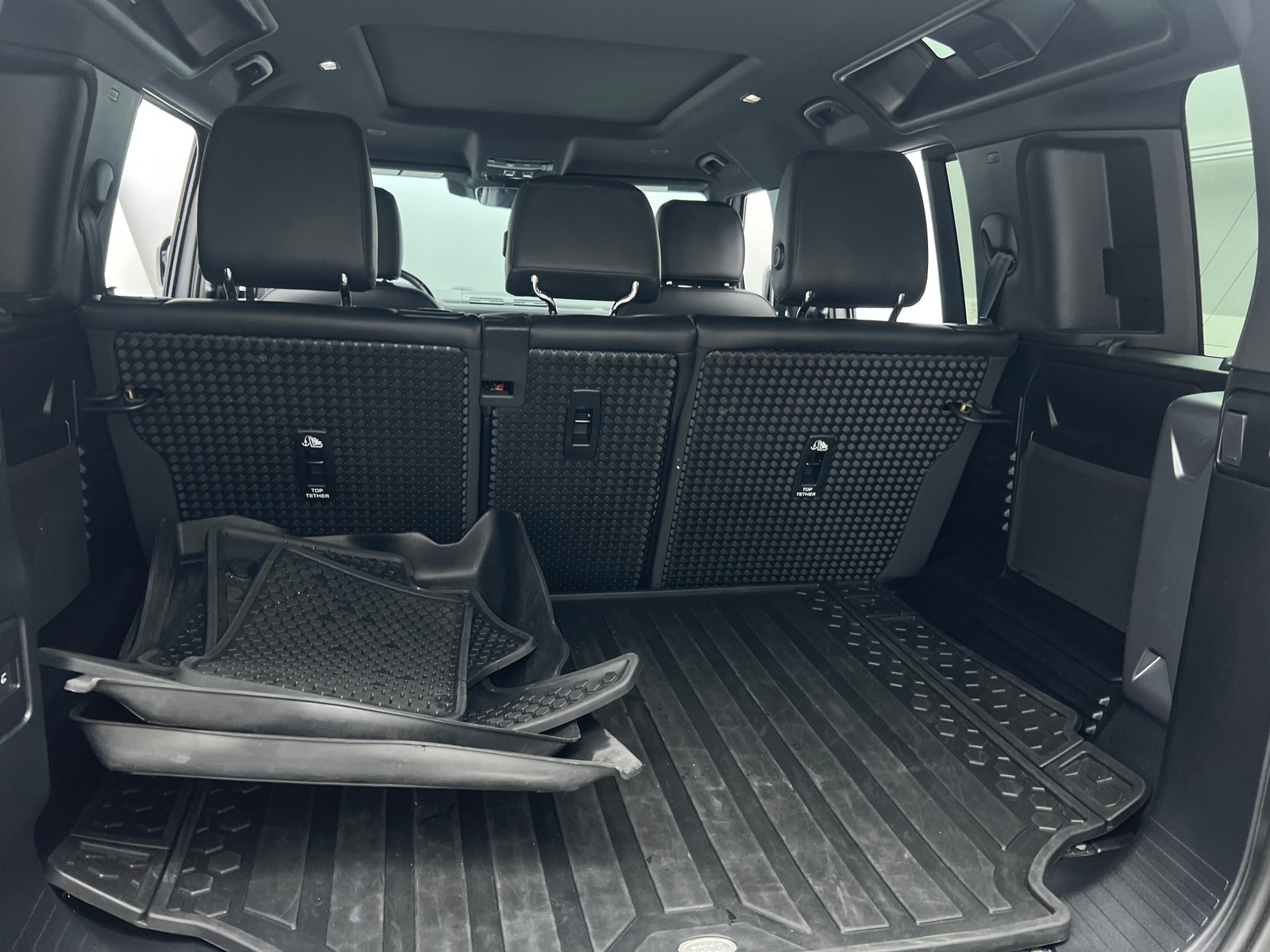 Thumbnail: 2023 Land Rover Defender - 6