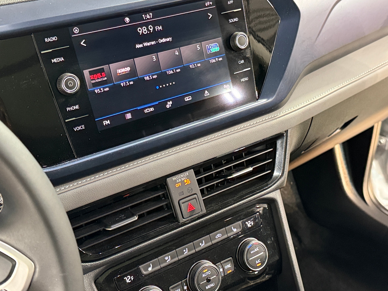 Thumbnail: 2024 Volkswagen Taos - 3