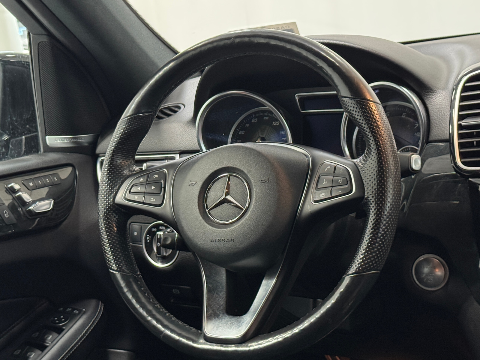 Thumbnail: 2019 Mercedes-Benz GLE - 4