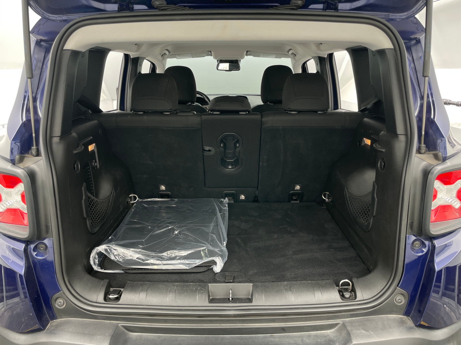 Thumbnail: 2016 Jeep Renegade - 7