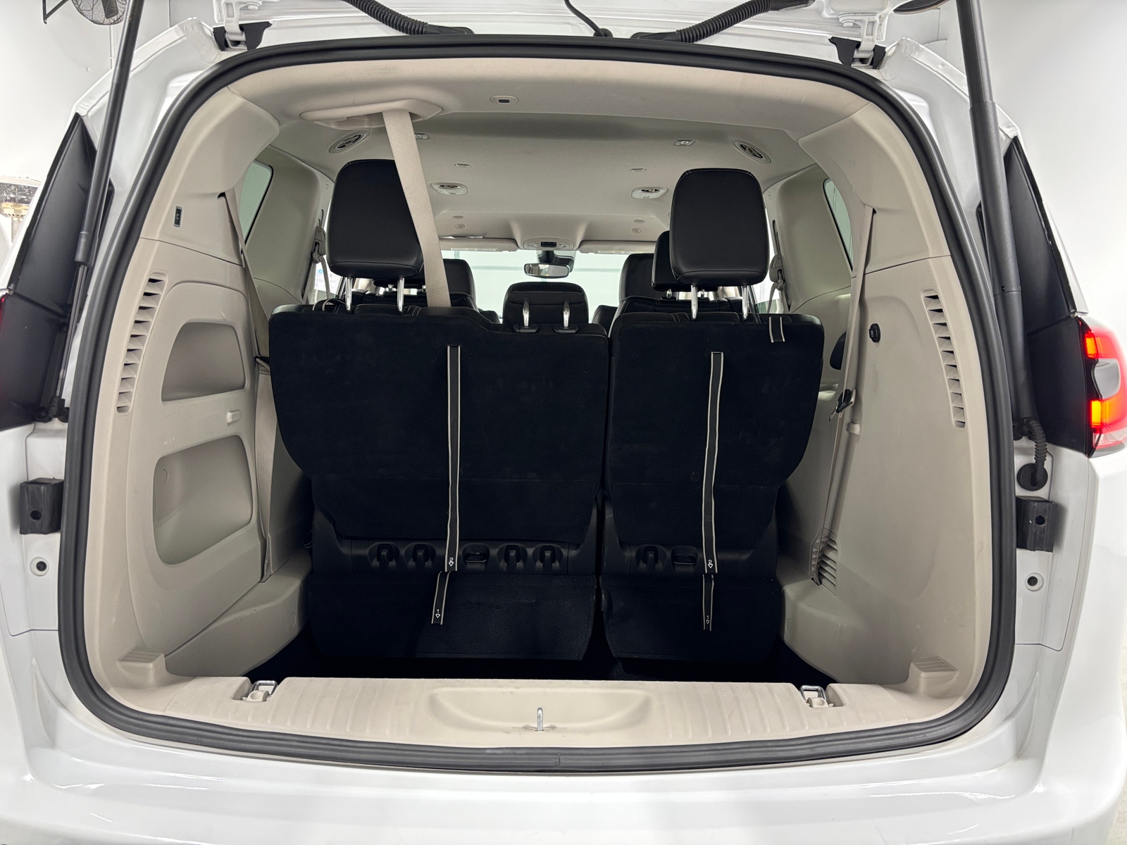 Thumbnail: 2024 Chrysler Pacifica - 6