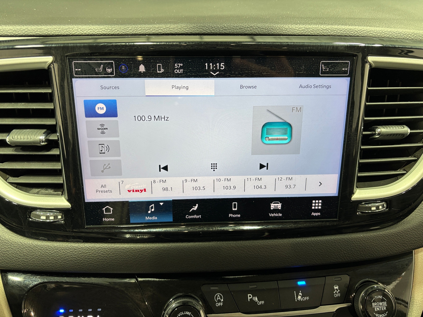 Thumbnail: 2024 Chrysler Pacifica - 3