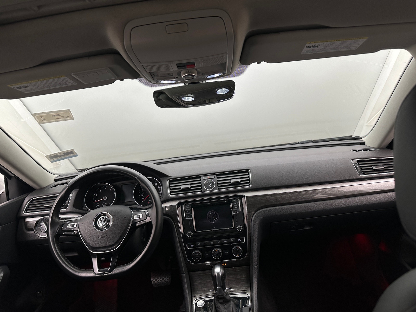 Thumbnail: 2017 Volkswagen Passat - 2