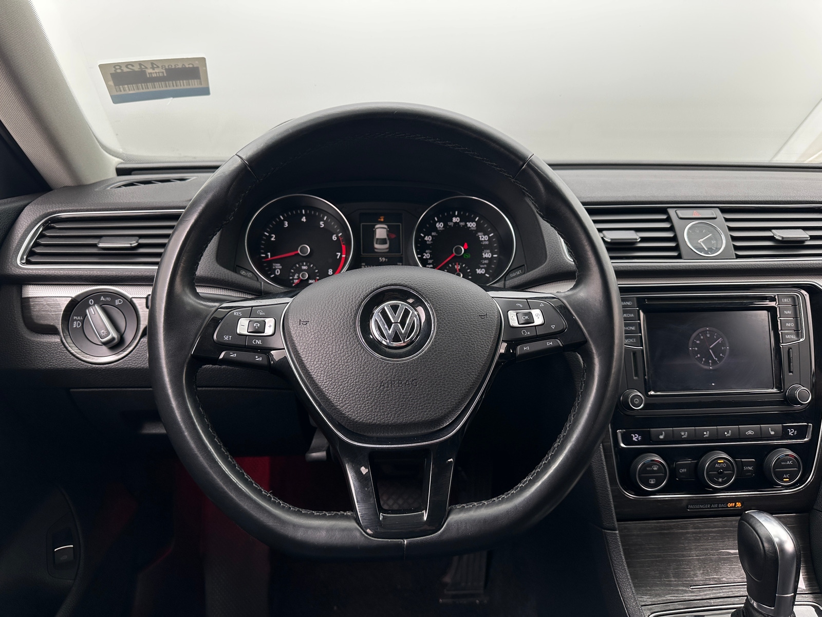 Thumbnail: 2017 Volkswagen Passat - 4