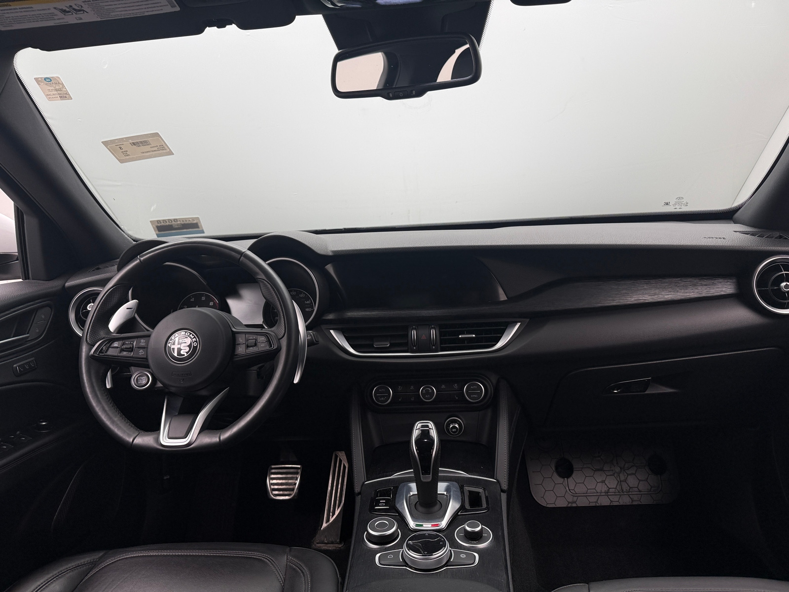 Thumbnail: 2023 Alfa Romeo Stelvio - 2