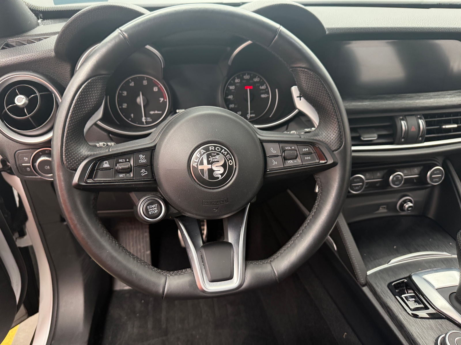 Thumbnail: 2023 Alfa Romeo Stelvio - 4