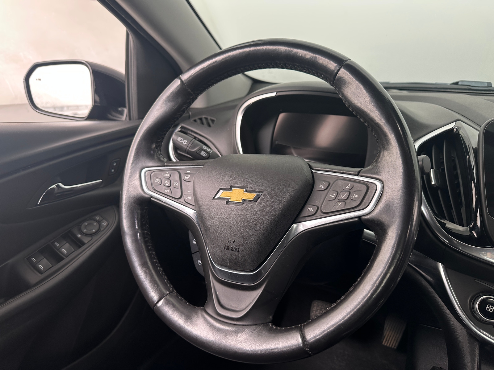 Thumbnail: 2018 Chevrolet Volt - 4