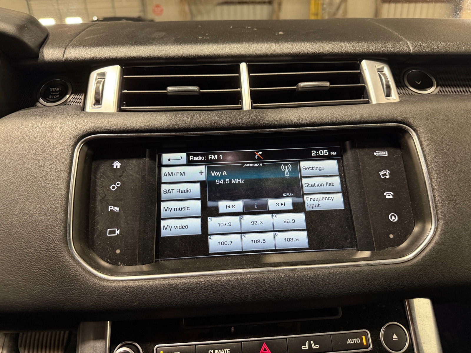 Thumbnail: 2016 Land Rover Range Rover Sport - 3