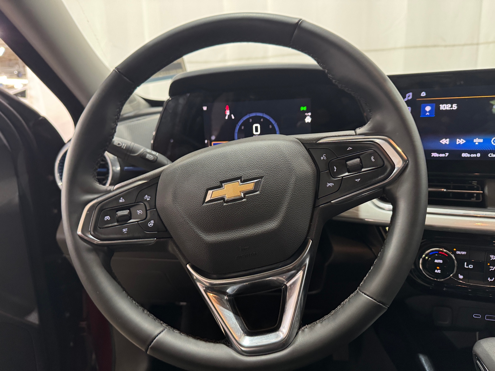 Thumbnail: 2025 Chevrolet Trax - 5