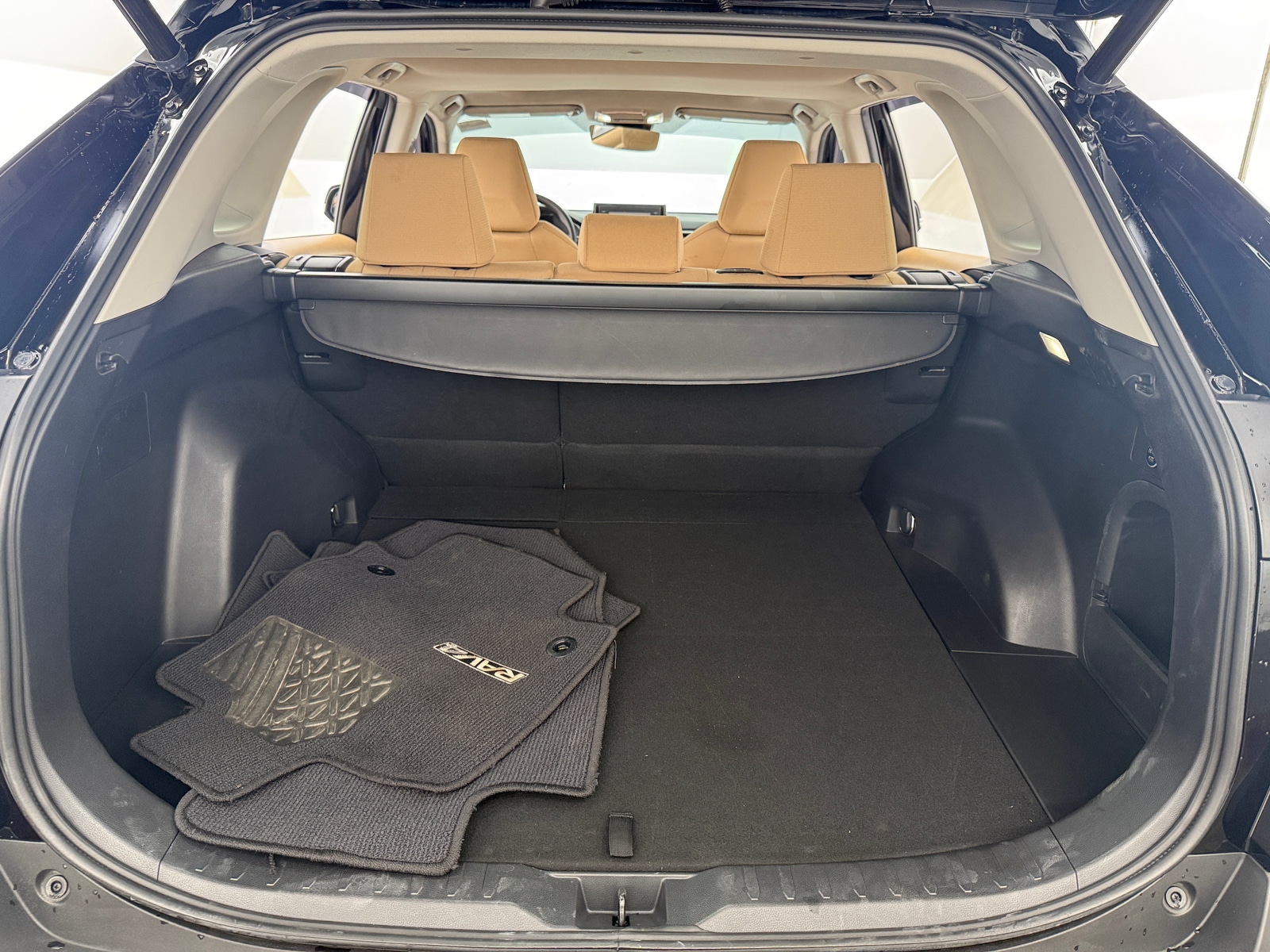 Thumbnail: 2022 Toyota RAV4 - 7