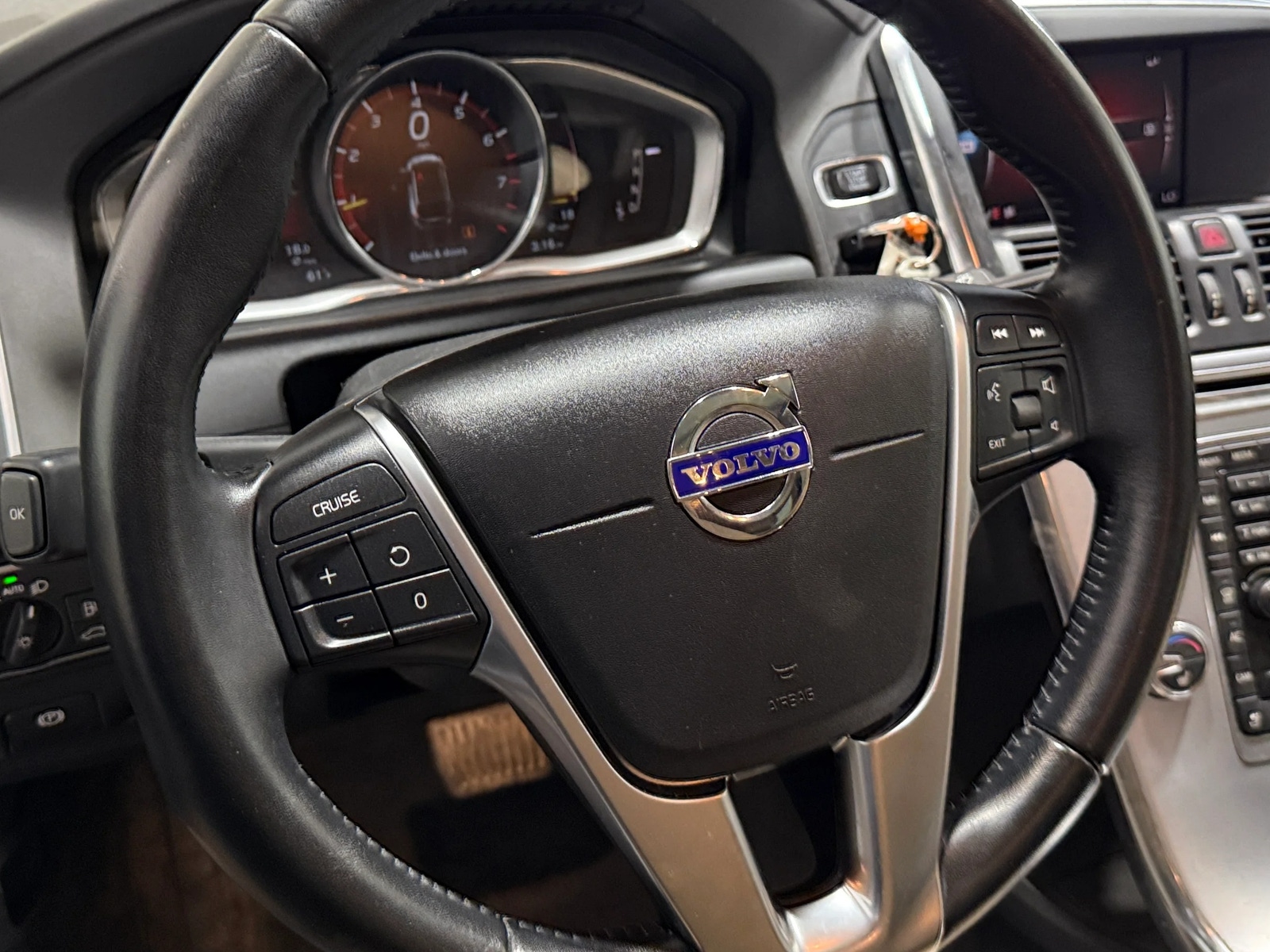 Thumbnail: 2017 Volvo XC60 - 4