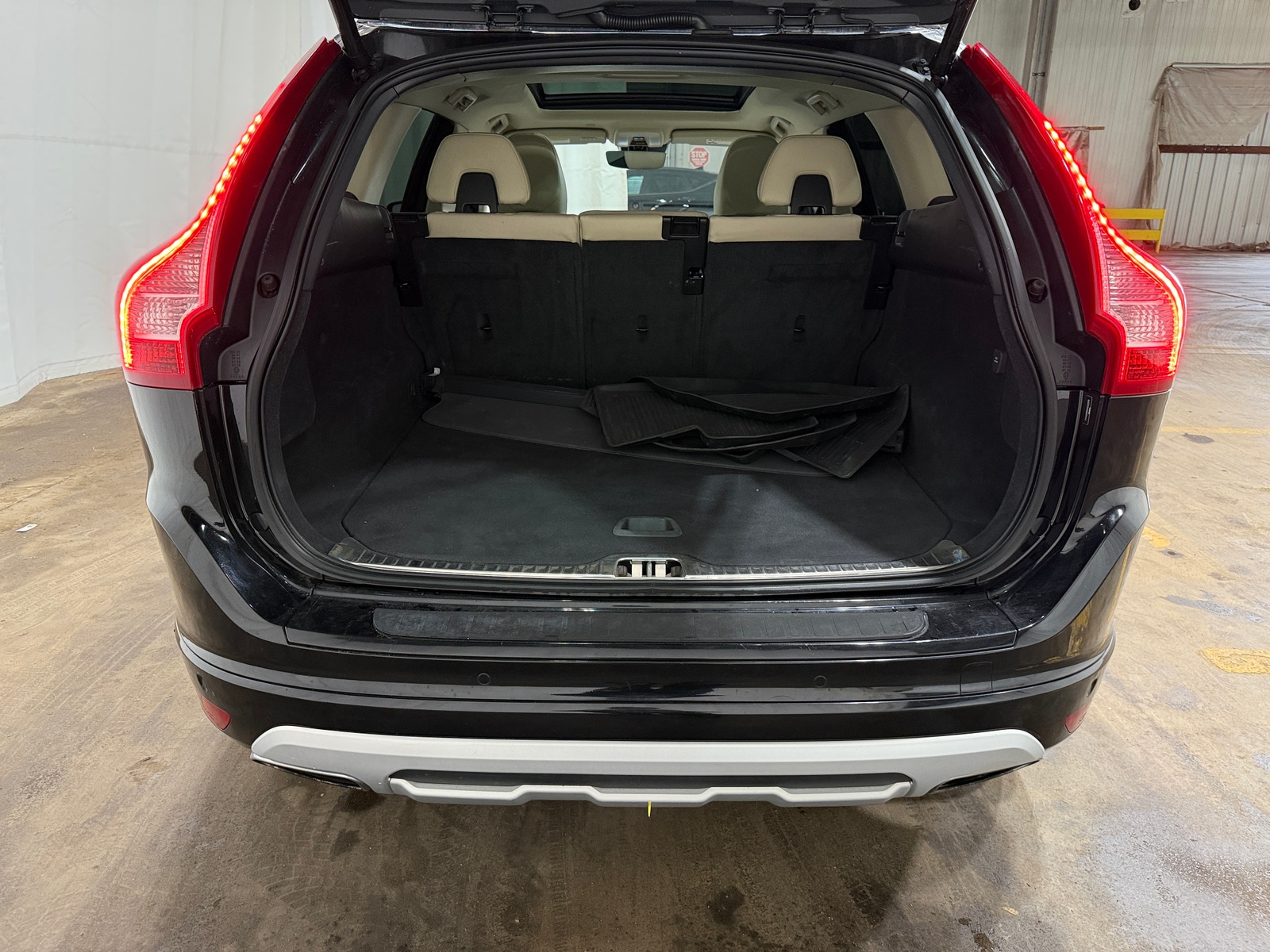 Thumbnail: 2017 Volvo XC60 - 6