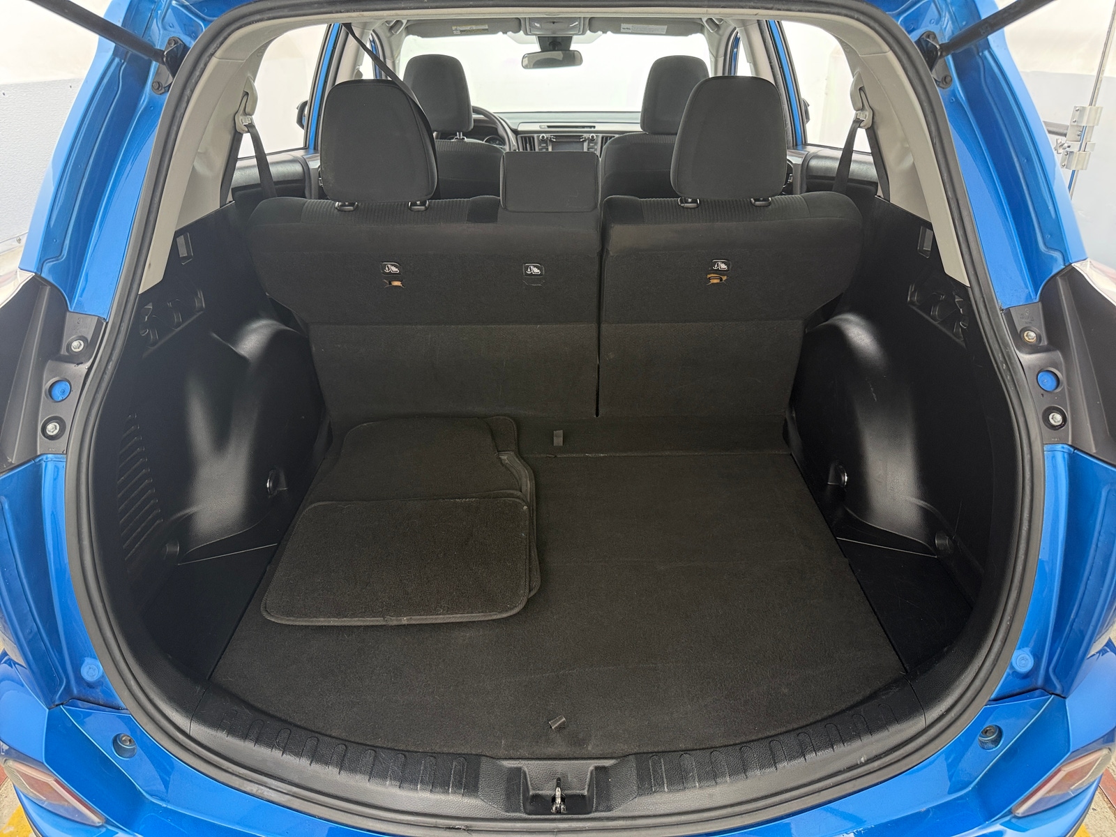 Thumbnail: 2017 Toyota RAV4 - 7