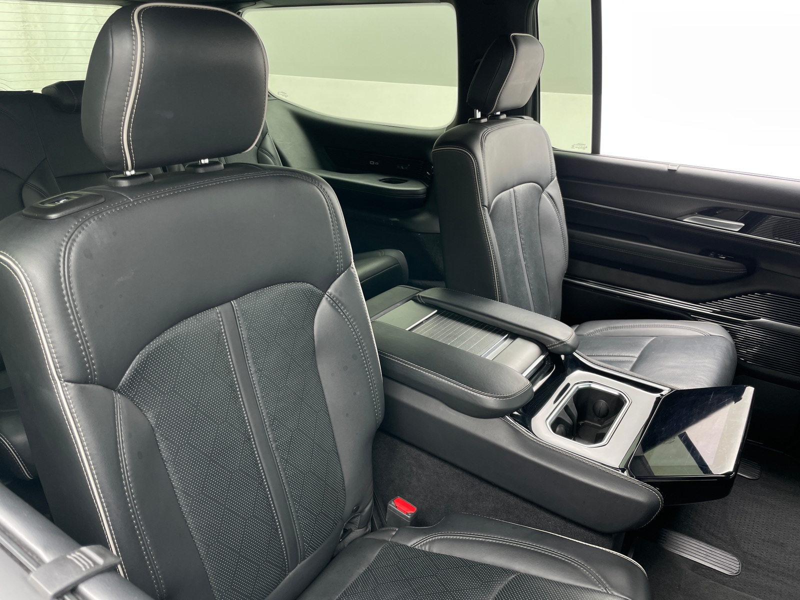 Thumbnail: 2024 Jeep Grand Wagoneer - 5