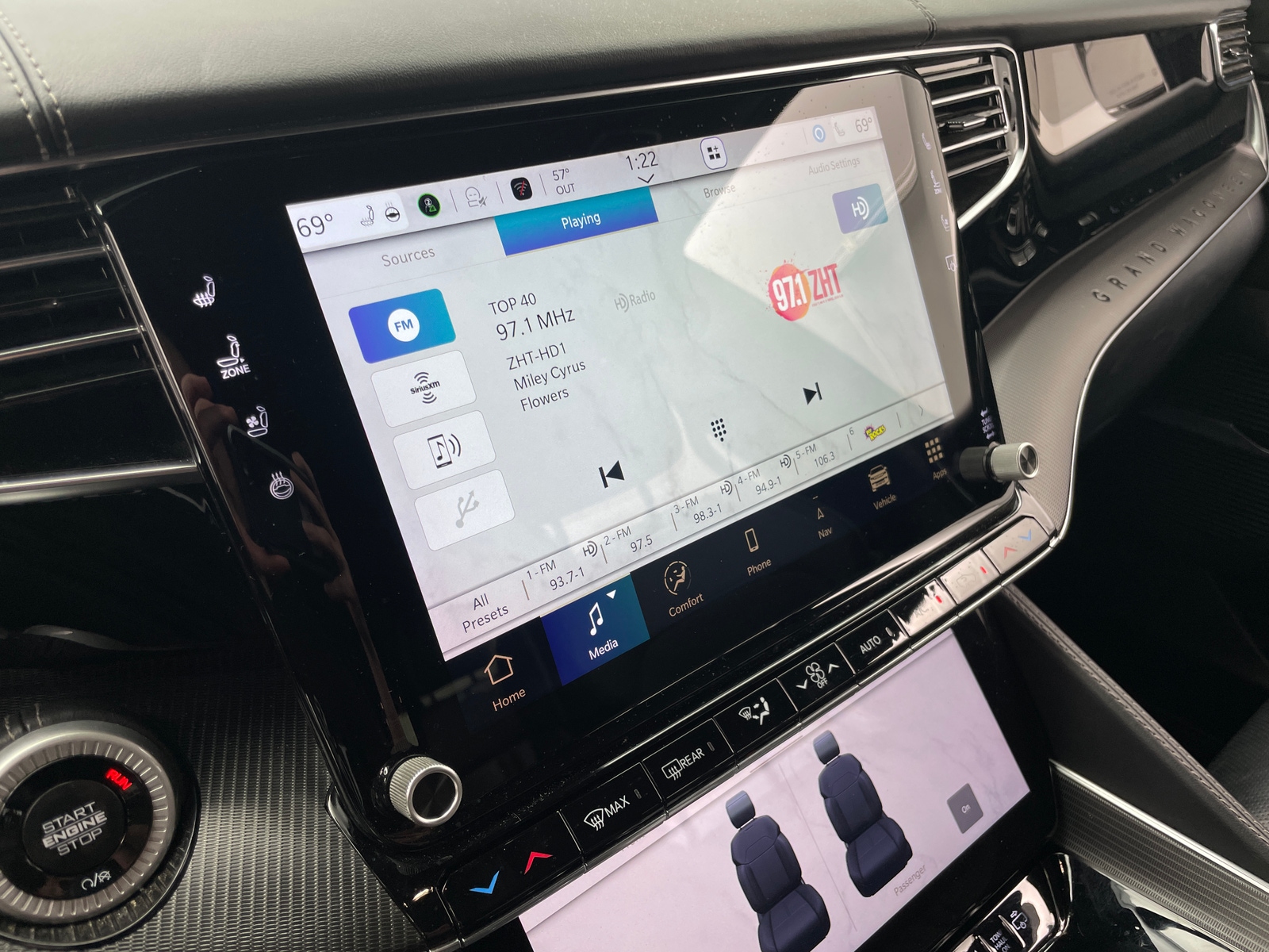 Thumbnail: 2024 Jeep Grand Wagoneer - 3