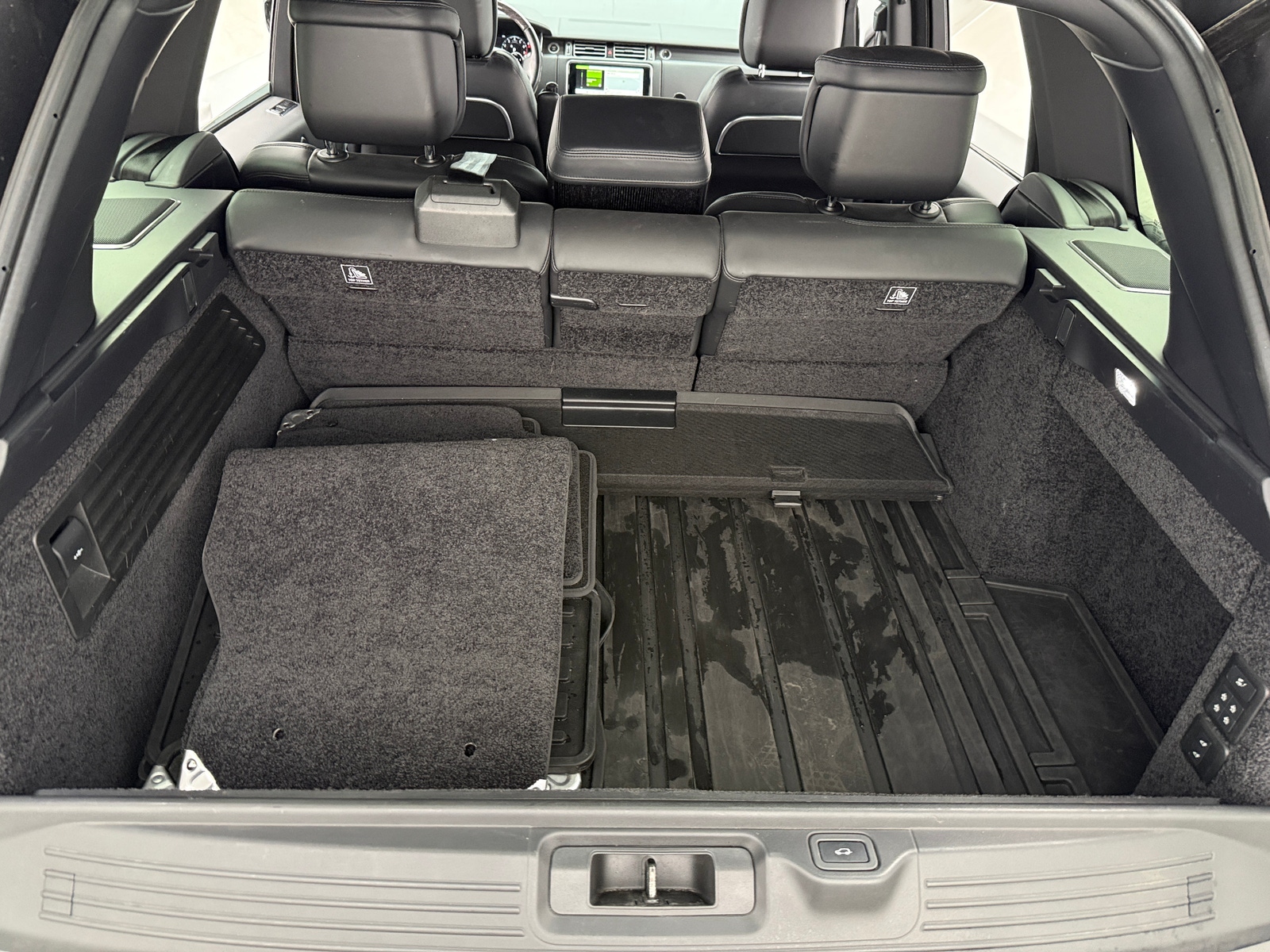 Thumbnail: 2021 Land Rover Range Rover - 6