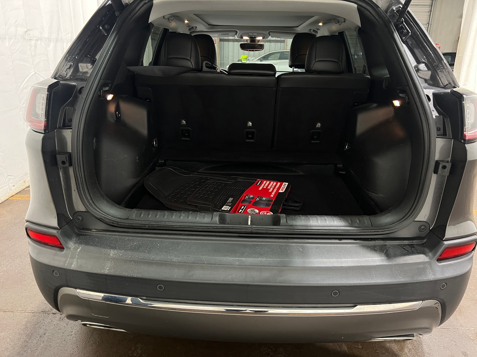 Thumbnail: 2019 Jeep Cherokee - 6