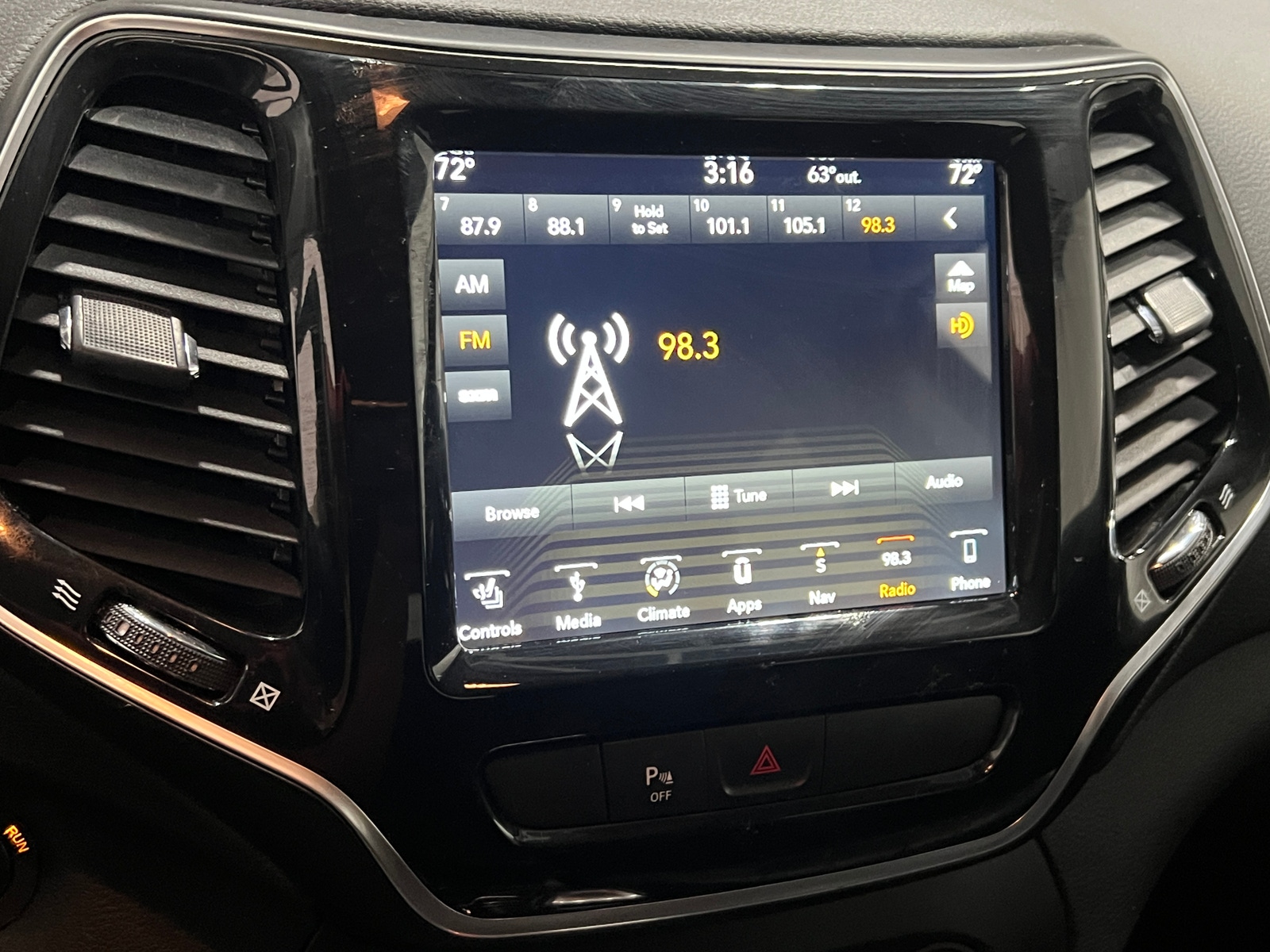 Thumbnail: 2019 Jeep Cherokee - 3