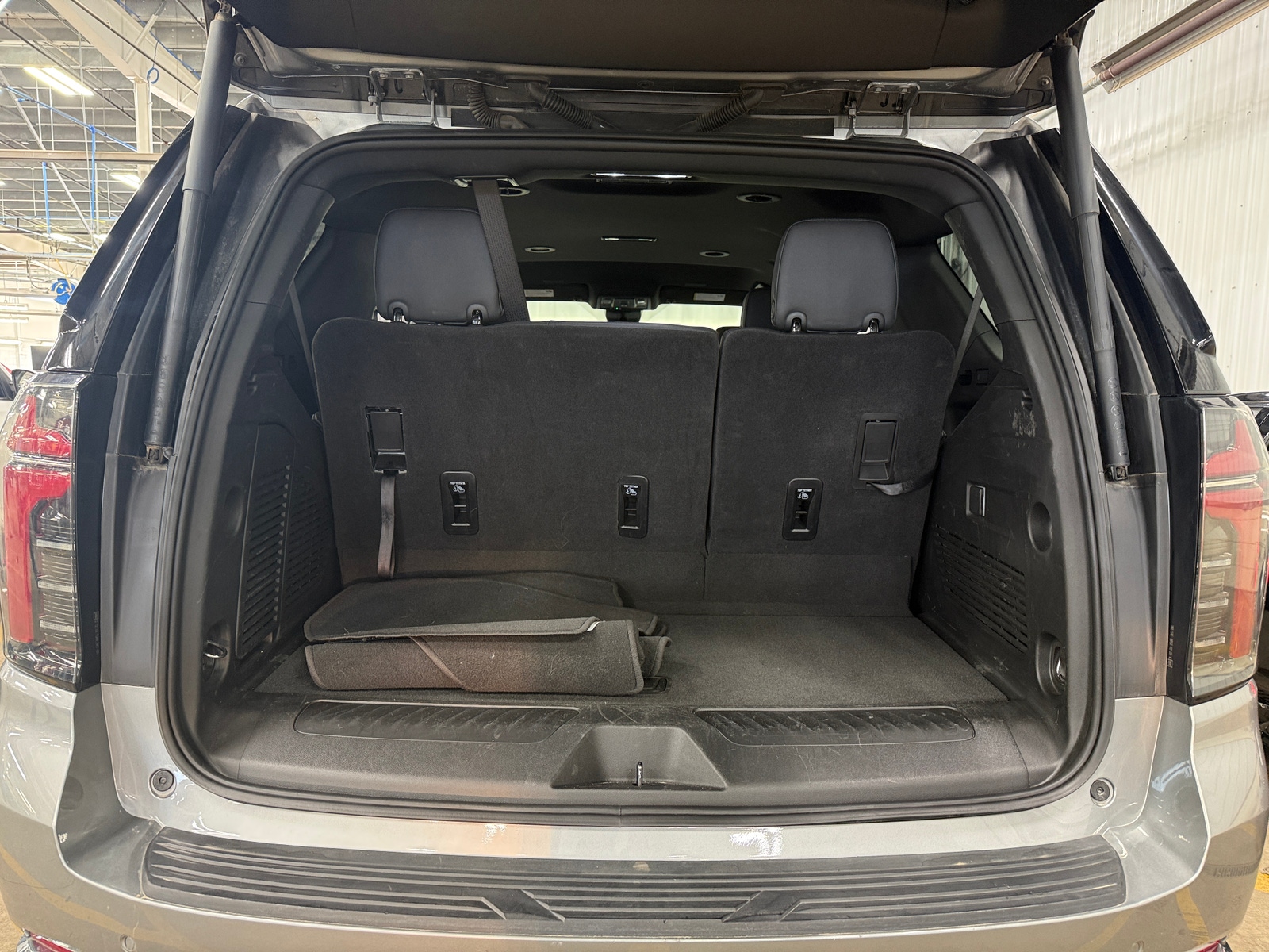 Thumbnail: 2025 Chevrolet Tahoe - 6