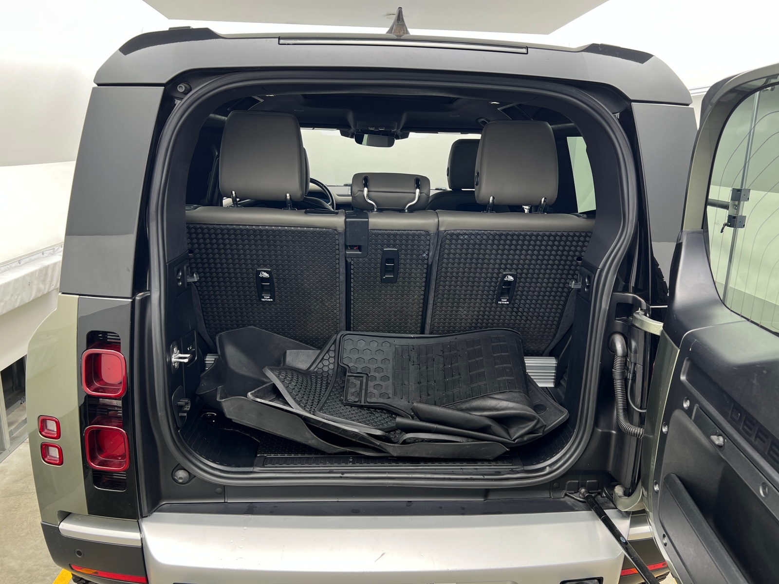 Thumbnail: 2021 Land Rover Defender - 6