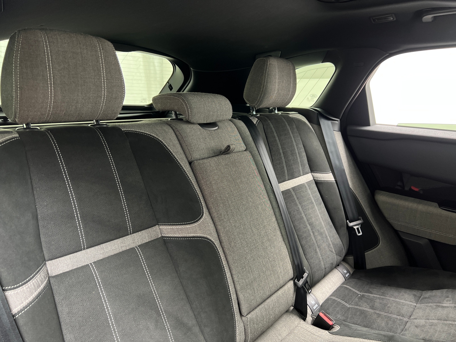 Thumbnail: 2018 Land Rover Range Rover Velar - 6