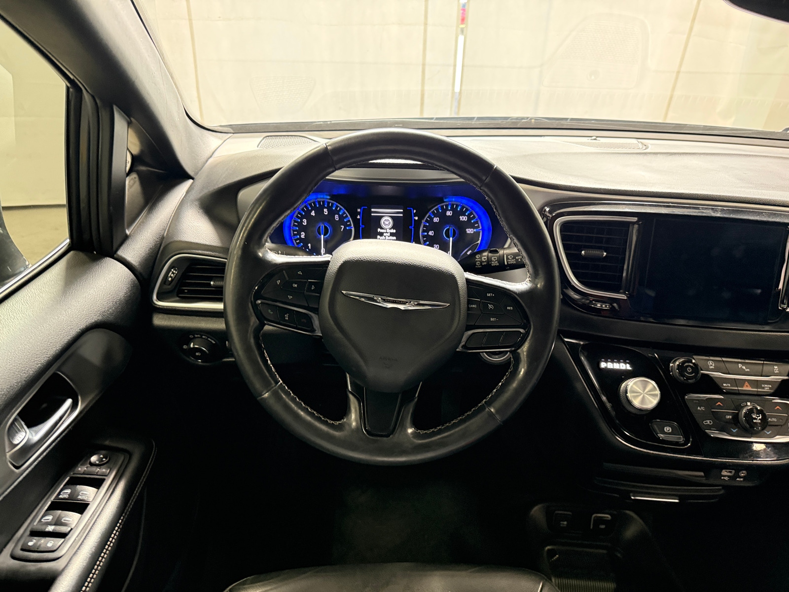 Thumbnail: 2019 Chrysler Pacifica - 4