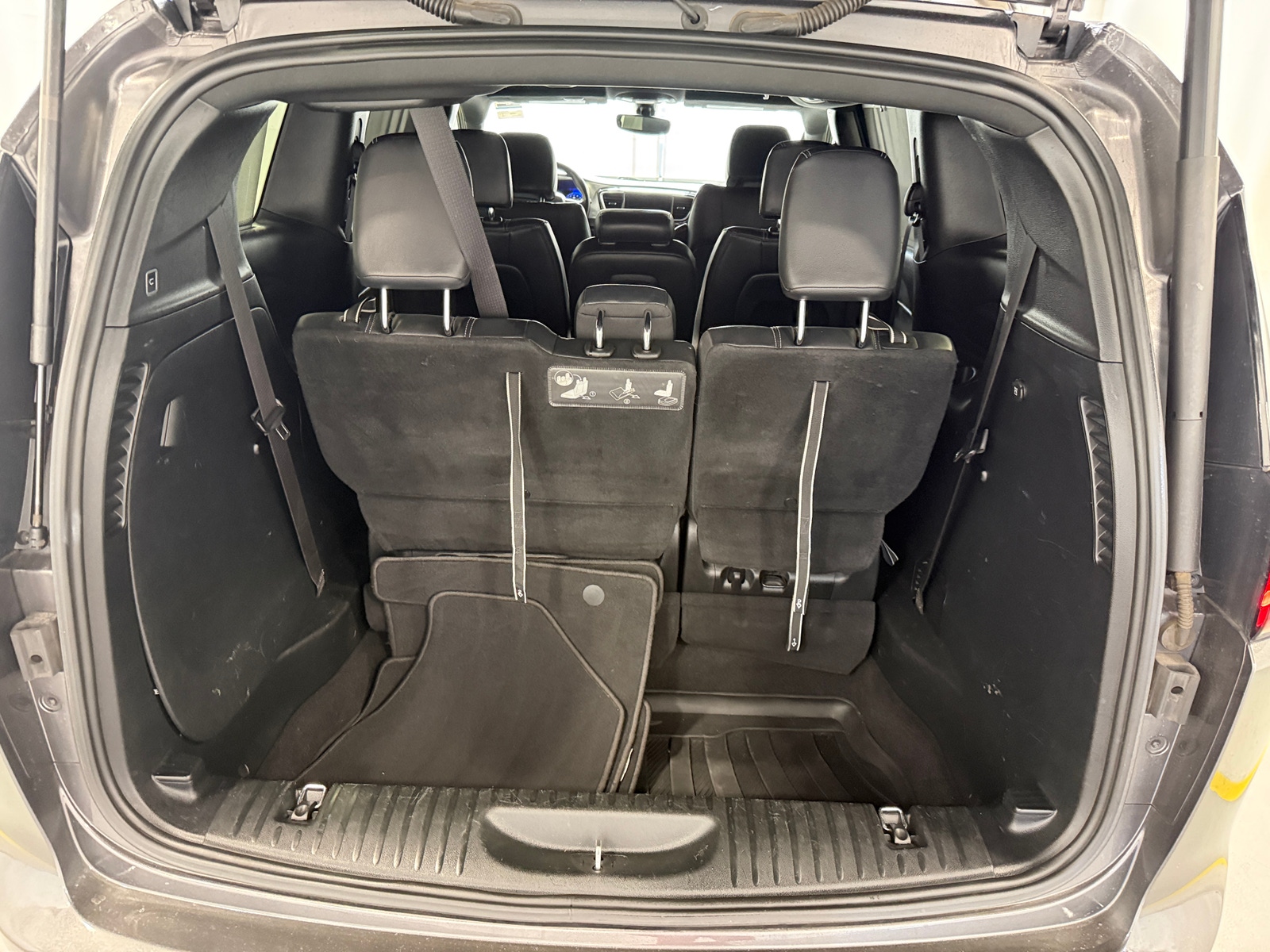 Thumbnail: 2019 Chrysler Pacifica - 6