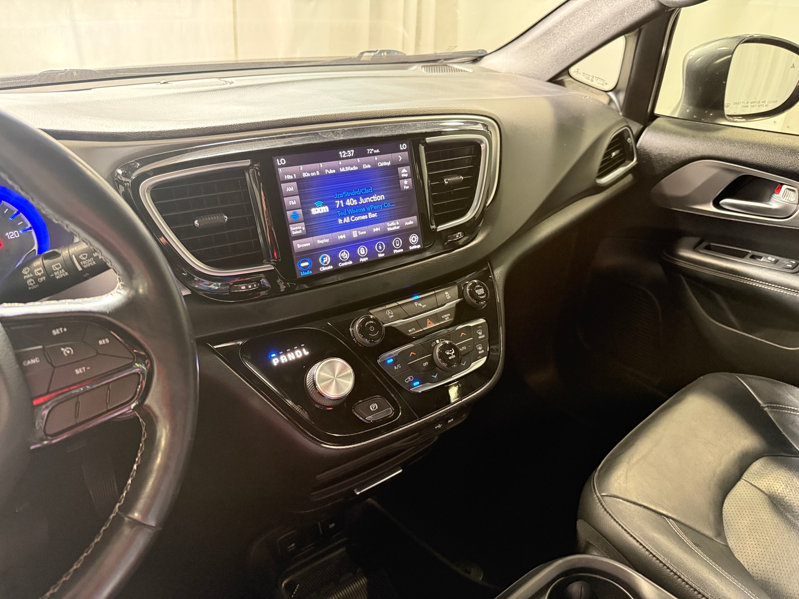 Thumbnail: 2019 Chrysler Pacifica - 3