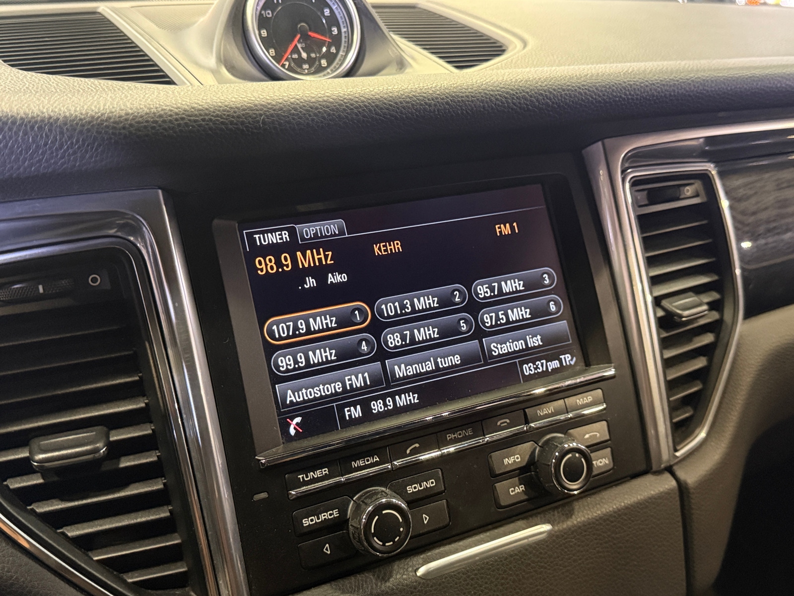 Thumbnail: 2015 Porsche Macan - 3