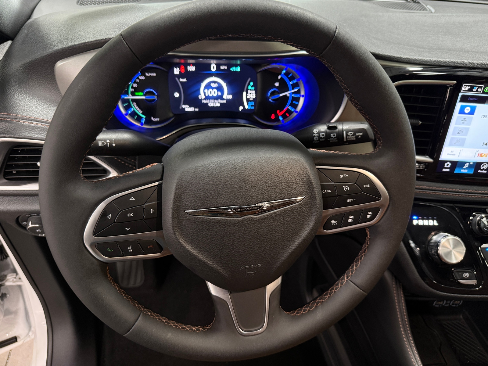 Thumbnail: 2025 Chrysler Pacifica - 4